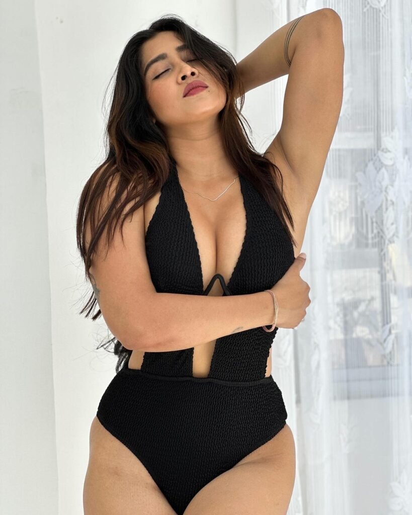 sofia ansari black pic 2