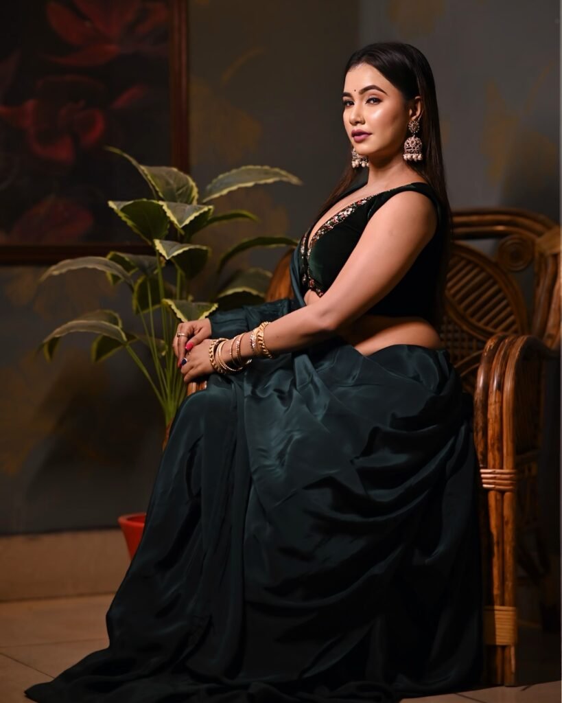 Trisha kar Madhu sari Pic