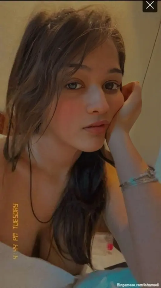 isha modi boobs pic