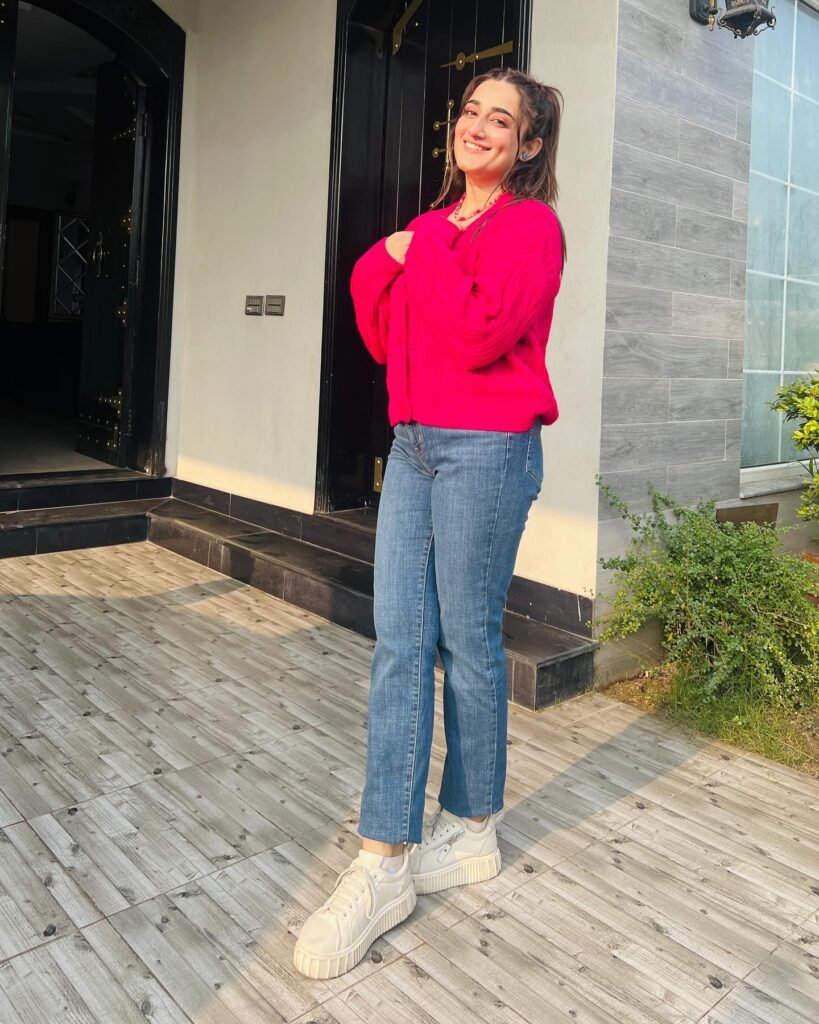 nimra red pic