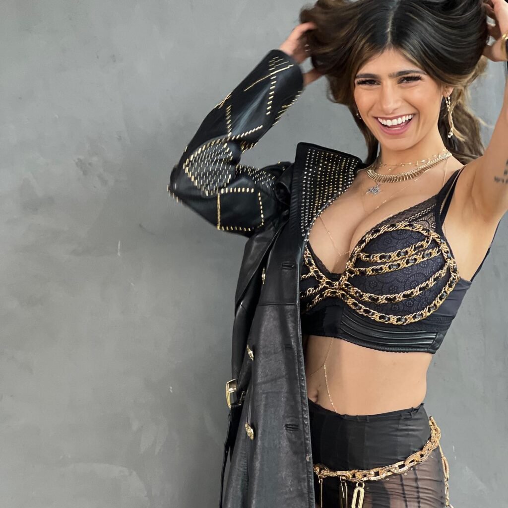 Hot Mia Khalifa