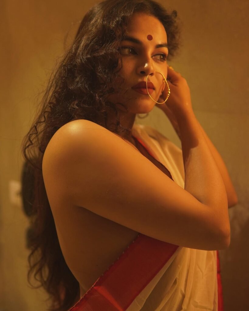 Hot Look in Saree