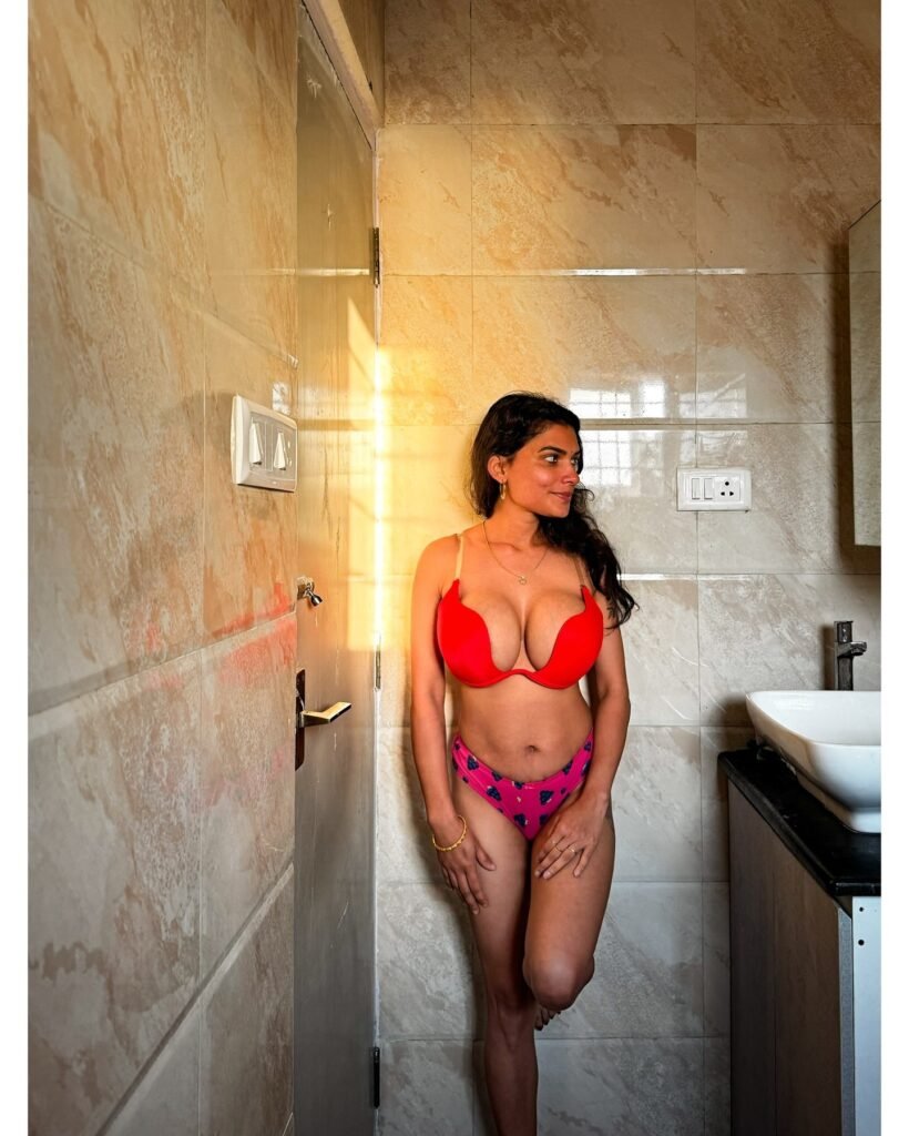 Resmi Nair Hot Bra Pic