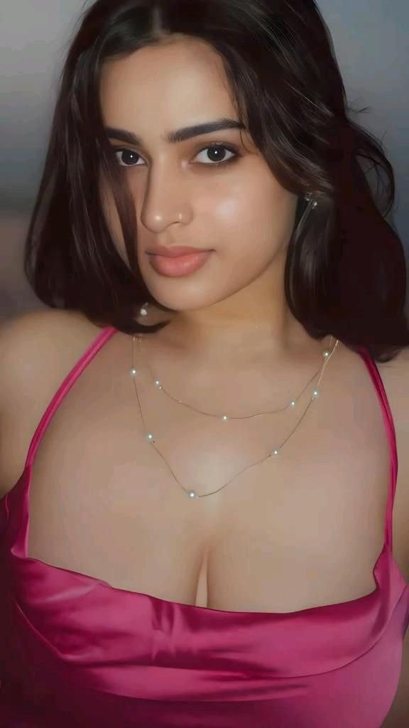 ayesha red pic 