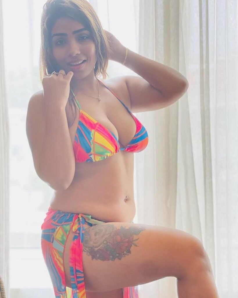 ayushi sexy pic