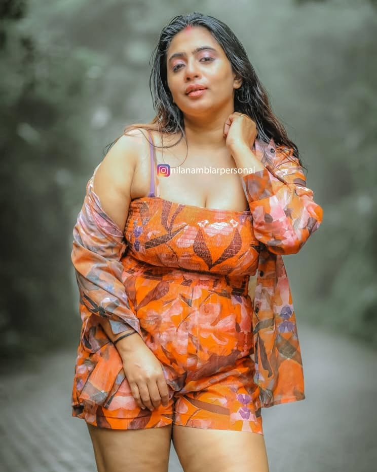 nila namniar hot pic