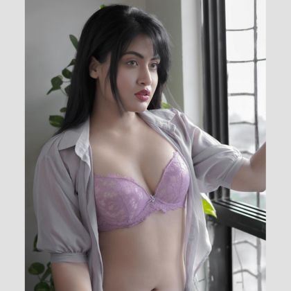 manvi chugh big boobs