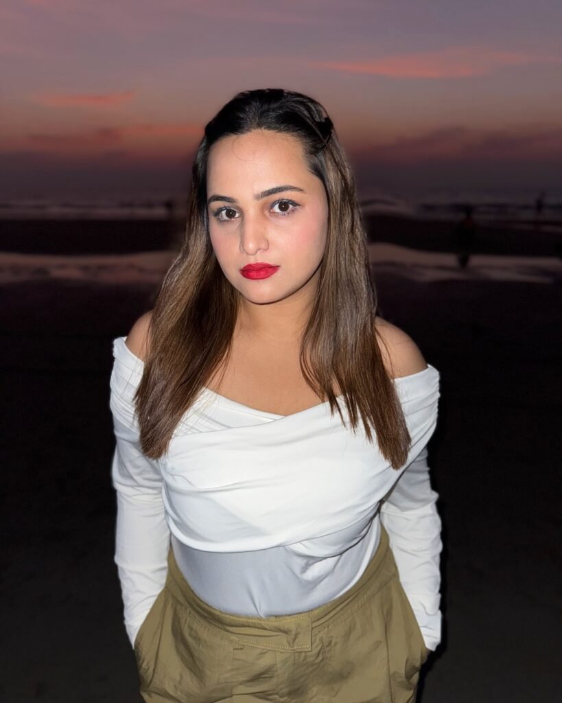 aliya simple pic