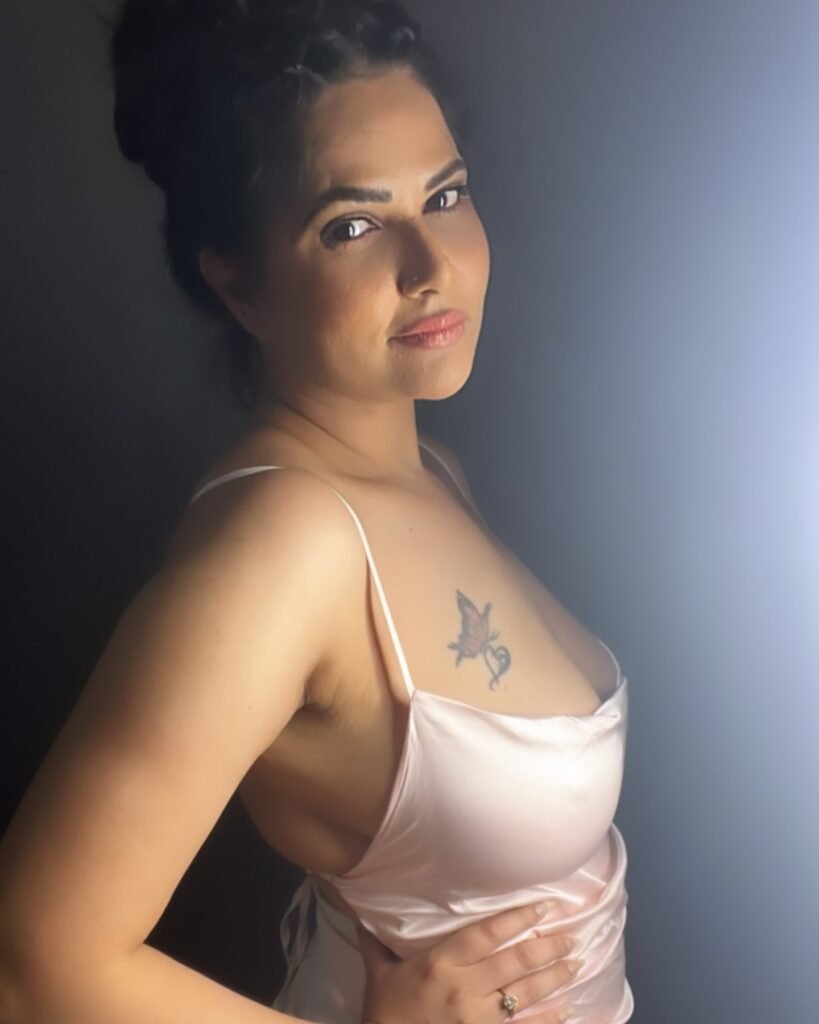 aabhi night pic