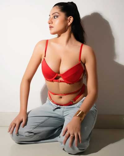Simran Kaur Big Boobs 1