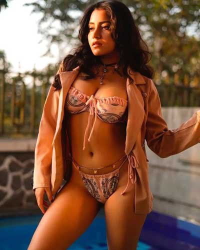 Simran Kaur Nude Pics 1