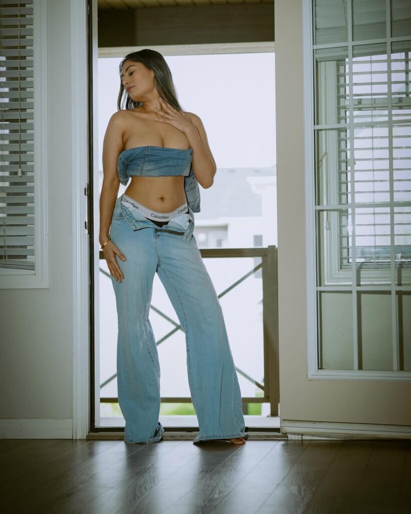 surleen kaur sexy pic